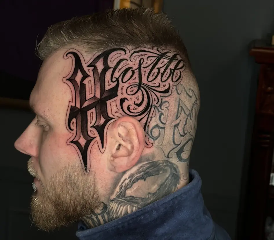 Hustle Lettering Auf Der Linken Kopfseite