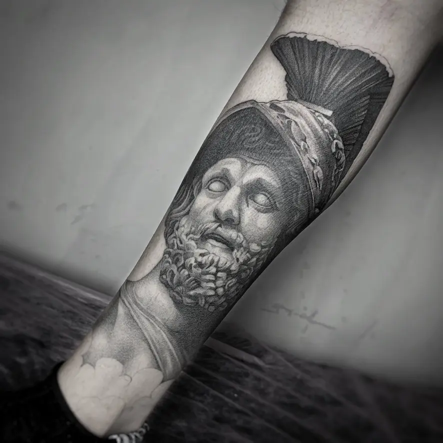 Realistisches Tattoo Einer Griechischen Statue Auf Einem Unterschenkel
