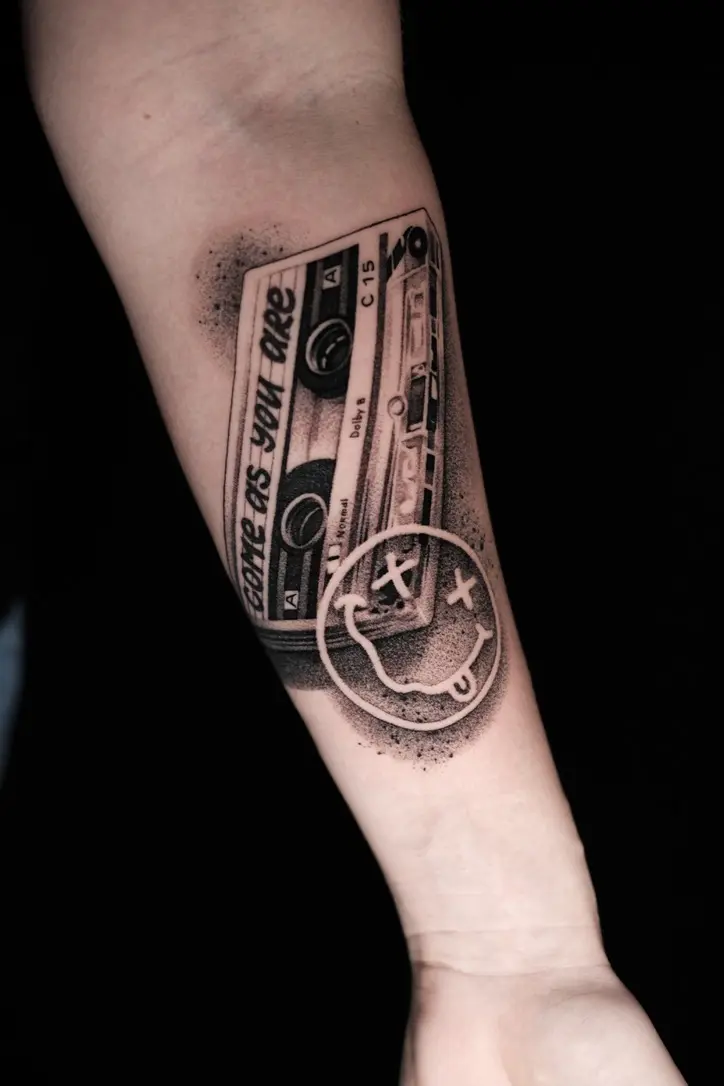 Come As You Are Kassette Von Nirvanna Als Realstisches Tattoo Auf Einem Unterarm